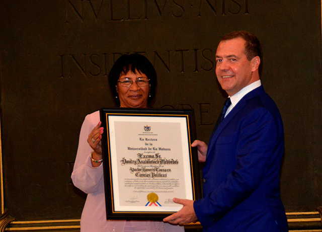 Медведев получил звание Почетного доктора