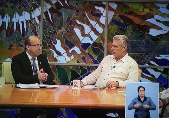 За круглым столом, программа кубинского ТВ