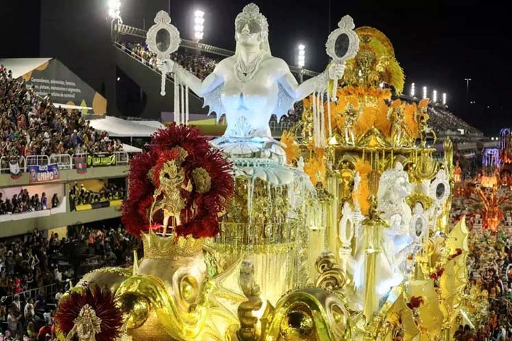 карнавал в Рио-де-Жанейро