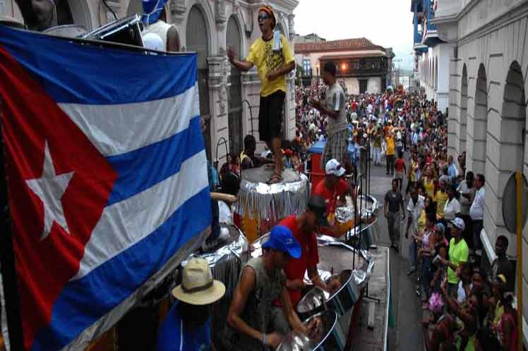 Фестиваль Огня в Сантьяго-де-Куба выступил против неоколониализма 