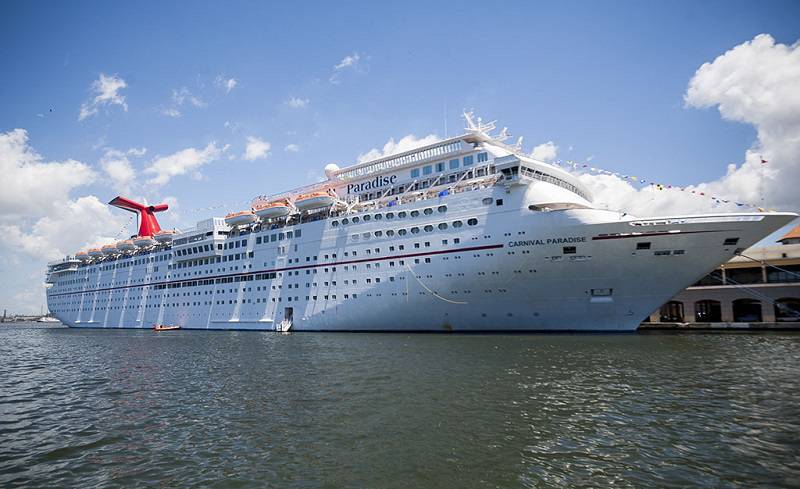 Круизный корабль Carnival Paradise пришвартовался в Гаване