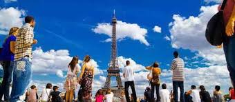 Как чувствуют себя туристы в Париже после терактов?