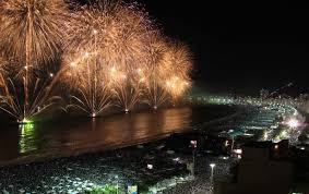 Рио-де-Жанейро празднует новый год, встречая лето