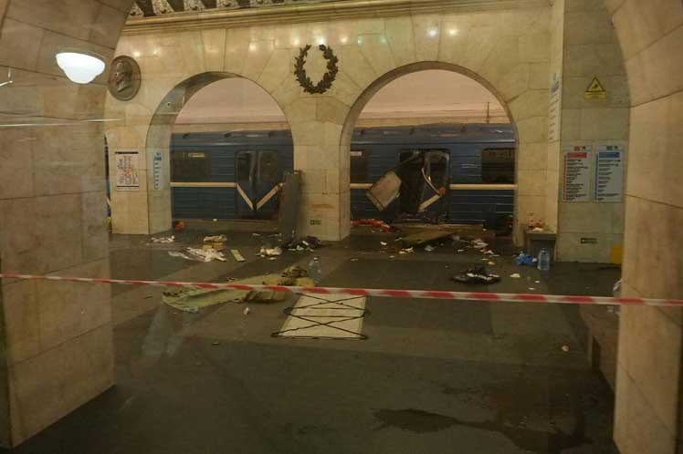 По крайней мере, 11 смертей после взрыва в метро в Санкт-Петербурге